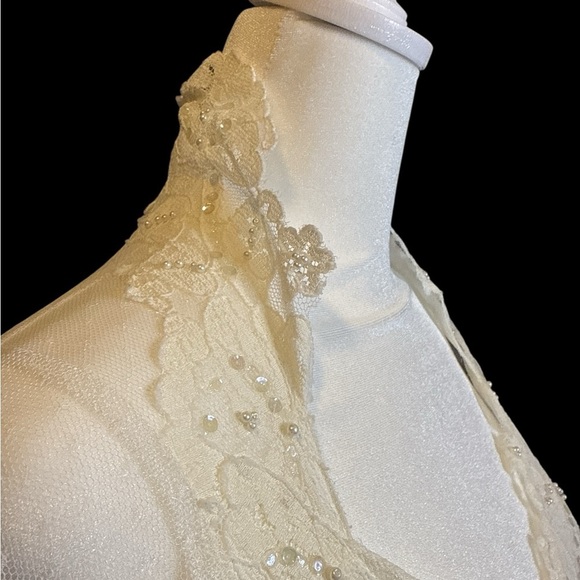 Vintage 1970s Lace Wedding Dress | Boho Cottagecore Bridal Gown with Train & Pin - Picture 4 of 14